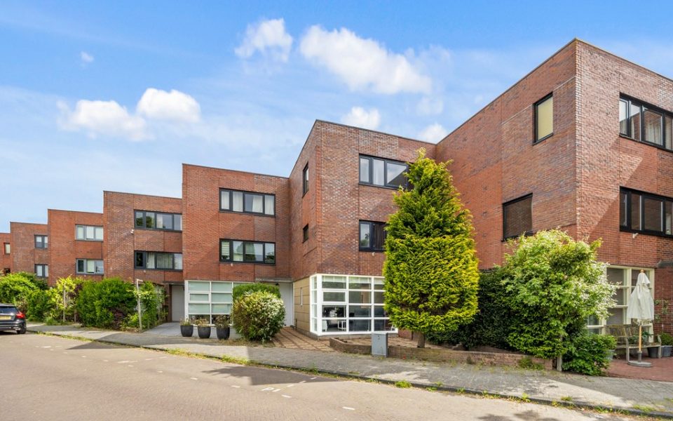 Goudkarpersingel 8 <br> <small>2492 NE Den Haag </small>