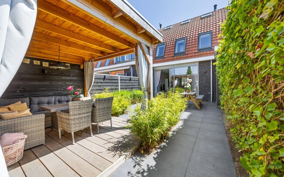 Laurus Melselaan 11 <br> <small>2493 BW Den Haag </small>