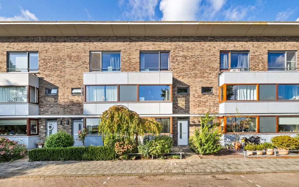 Dodaarsoever 8 <br> <small>2492 TA Den Haag </small>